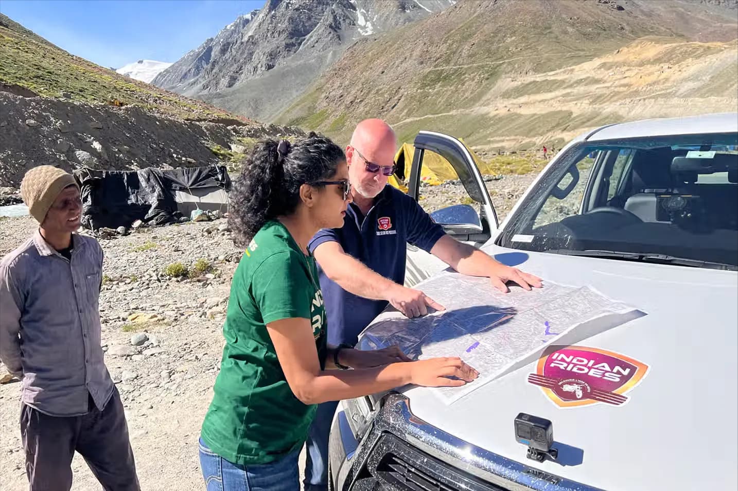 Indian Rides Support-Team bei einer Motorradtour im Himalaya Support-Team von Indian Rides bei einer Motorradtour im Himalaya